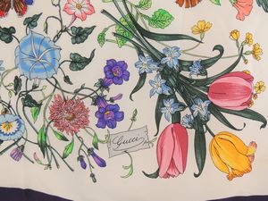 Foulard Flora, Gucci  - Asta Abiti e accessori vintage  - Associazione Nazionale - Case d'Asta italiane