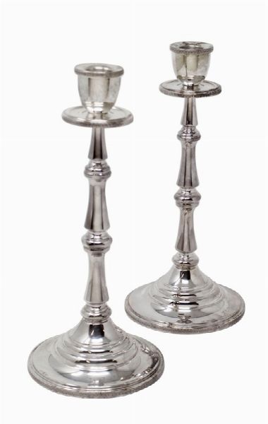 Coppia di candelieri in argento  - Asta L'Arte della Tavola - Associazione Nazionale - Case d'Asta italiane