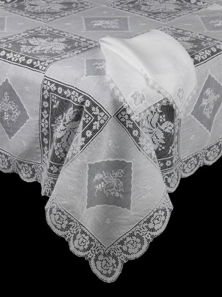 Preziosa tovaglia con dodici tovaglioli in lino bianco  - Asta L'Arte della Tavola - Associazione Nazionale - Case d'Asta italiane
