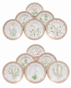 Eccezionale servizio da tavola in porcellana policroma e dorata Royal Copenhagen Flora Danica, prima met del XX secolo  - Asta L'Arte della Tavola - Associazione Nazionale - Case d'Asta italiane