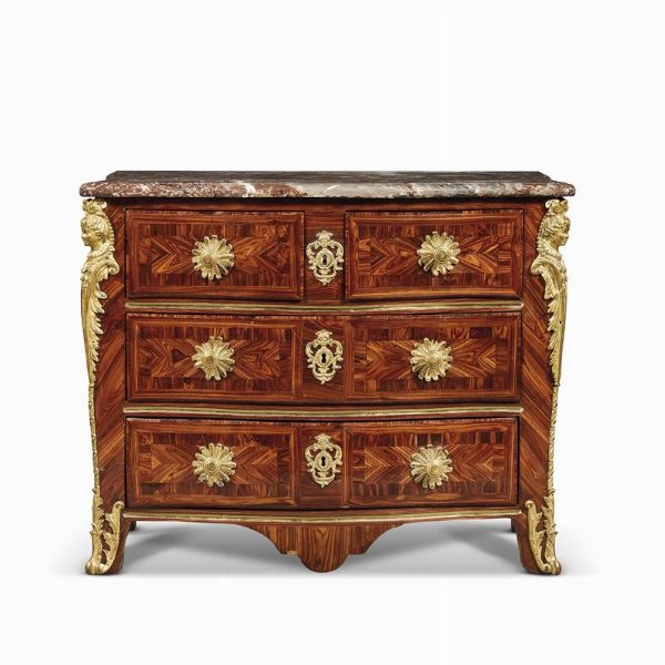 COMMODE EN TOMBEAU, FRANOIS MONDON (1694-1770), FRANCIA, PRIMA MET DEL SECOLO XVIII  - Asta International fine art e objets de vertu russi da un'importante collezione - Associazione Nazionale - Case d'Asta italiane
