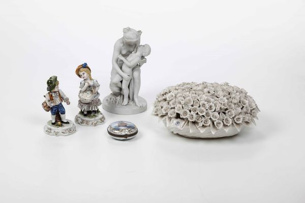 Lotto vario in porcellana e biscuit  - Asta Antiquariato Ottobre  - Associazione Nazionale - Case d'Asta italiane