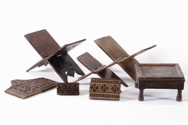 Lotto composto da diversi oggetti etnici in legno intagliato  - Asta Antiquariato Ottobre  - Associazione Nazionale - Case d'Asta italiane