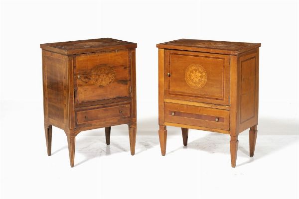 Lotto di due comodini lastronati e filettati, epoche diverse  - Asta Antiquariato Ottobre  - Associazione Nazionale - Case d'Asta italiane