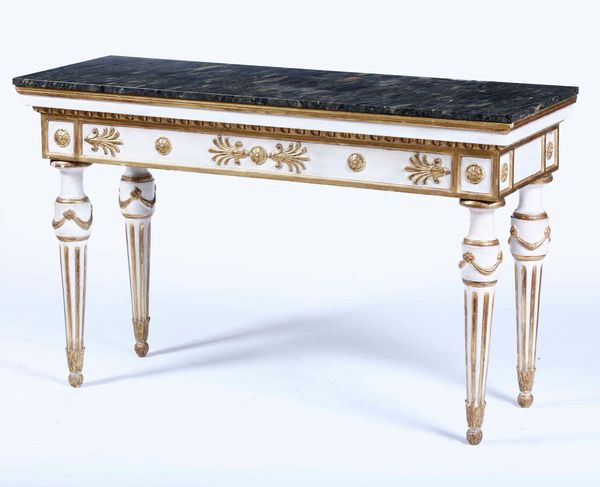 Consolle in legno intagliato, dipinto e dorato. XIX-XX secolo  - Asta Antiquariato Ottobre  - Associazione Nazionale - Case d'Asta italiane