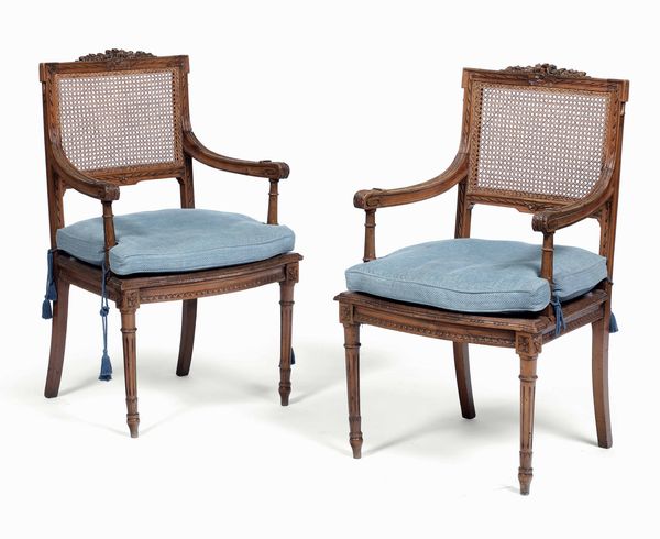 Coppia di poltrone in legno intagliato. XIX secolo  - Asta Antiquariato Ottobre  - Associazione Nazionale - Case d'Asta italiane