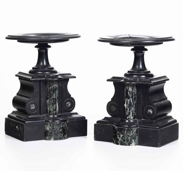 Coppia di alzate in marmo nero del Belgio e verde antico, XIX-XX secolo  - Asta Antiquariato Ottobre  - Associazione Nazionale - Case d'Asta italiane
