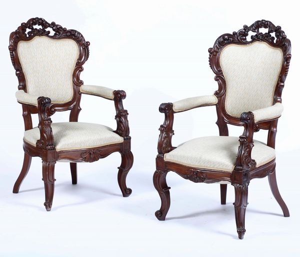 Coppia di poltrone in legno intagliato. XIX-XX secolo  - Asta Antiquariato Ottobre  - Associazione Nazionale - Case d'Asta italiane