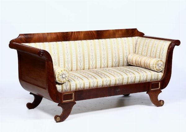 Divano Carlo X impiallacciato in mogano, XIX secolo  - Asta Antiquariato Ottobre  - Associazione Nazionale - Case d'Asta italiane