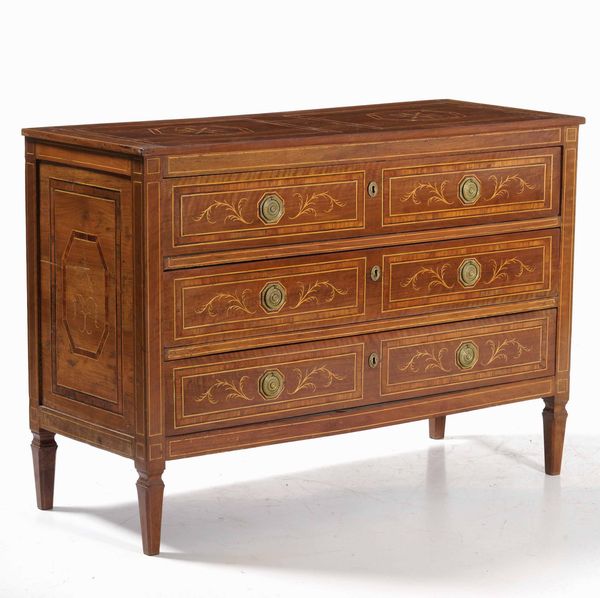 Cassettone lastronato, intarsiato e filettato. XVIII secolo  - Asta Antiquariato Ottobre  - Associazione Nazionale - Case d'Asta italiane