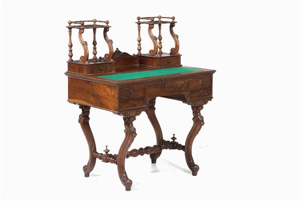 Scrittoio con alzata lastronato e intagliato, XIX-XX secolo  - Asta Antiquariato Ottobre  - Associazione Nazionale - Case d'Asta italiane