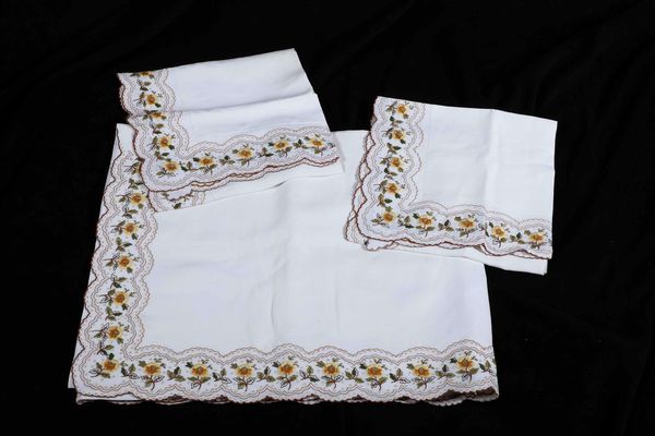 Lenzuolo con due federe  - Asta Antiquariato Ottobre  - Associazione Nazionale - Case d'Asta italiane