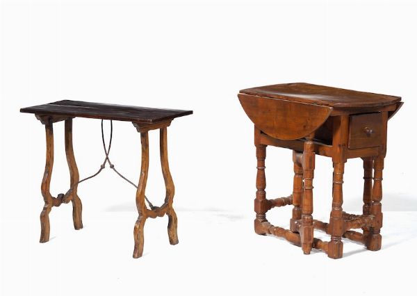 Lotto di due tavolini, di cui uno a bandelle  - Asta Antiquariato Ottobre  - Associazione Nazionale - Case d'Asta italiane