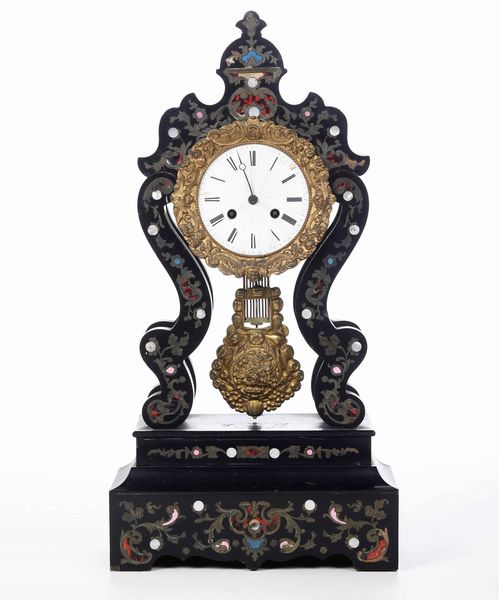 Pendola a portico. XX secolo  - Asta Antiquariato Ottobre  - Associazione Nazionale - Case d'Asta italiane