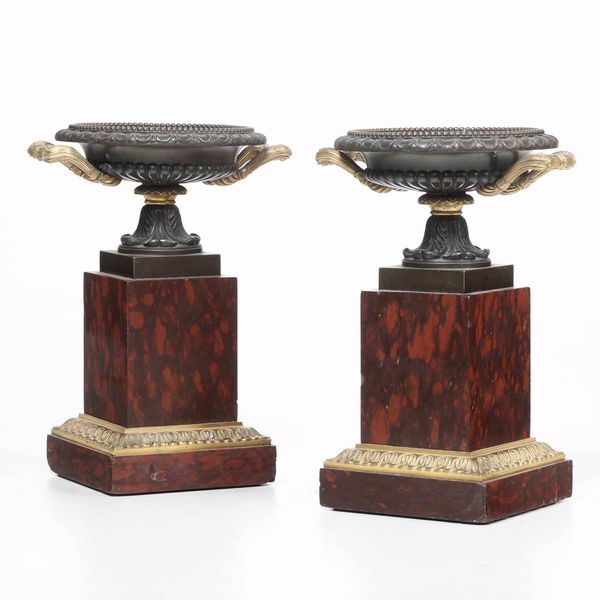 Coppia di alzate in bronzo e marmo rosso, Francia XIX-XX secolo  - Asta Antiquariato Ottobre  - Associazione Nazionale - Case d'Asta italiane