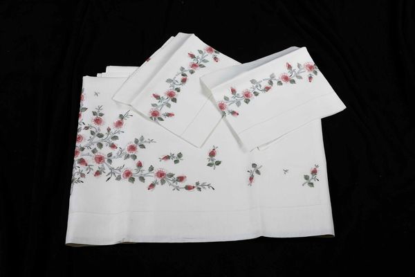 Lenzuolo con due federe  - Asta Antiquariato Ottobre  - Associazione Nazionale - Case d'Asta italiane