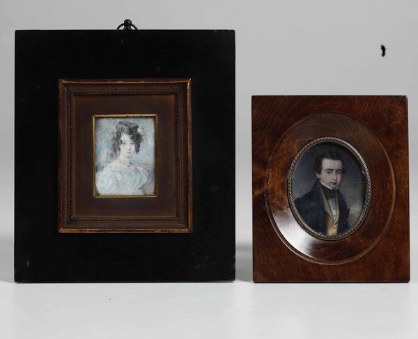 Due miniature su avorio raffiguranti giovinetta e fanciullo in marsina. Manifatture del XIX-XX secolo  - Asta Antiquariato Ottobre  - Associazione Nazionale - Case d'Asta italiane