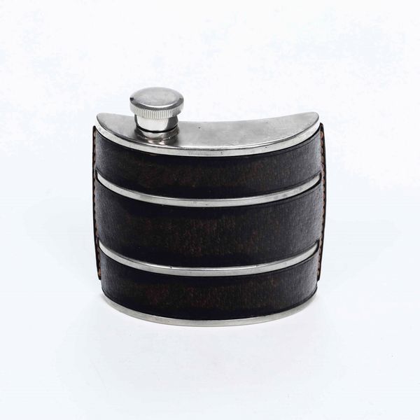 Fiaschetta da tasca in metallo e cuoio. Gucci Vintage  - Asta Antiquariato Ottobre  - Associazione Nazionale - Case d'Asta italiane