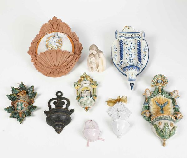 8 acquasantiere e 1 madonnina  - Asta Antiquariato Ottobre  - Associazione Nazionale - Case d'Asta italiane