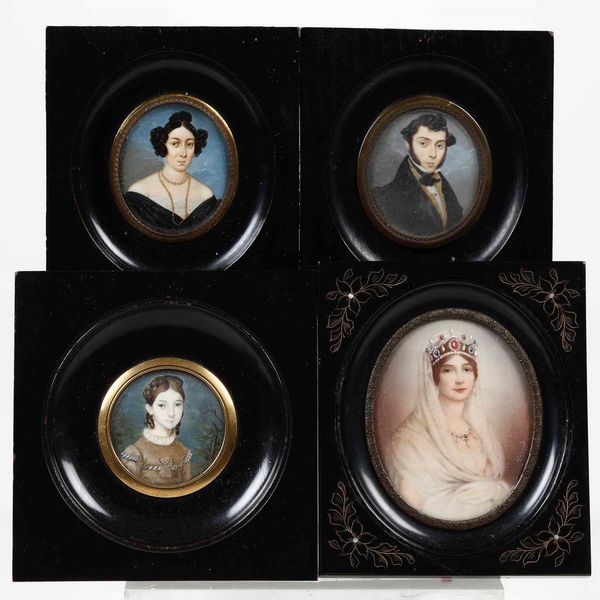 Quattro miniature con ritratti, entro cornici ebanizzate  - Asta Antiquariato Ottobre  - Associazione Nazionale - Case d'Asta italiane