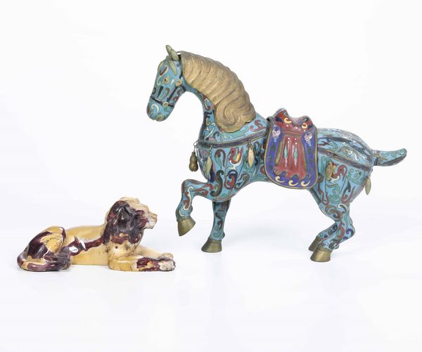 Cavallo in smalti cloisonn� e leone in pietra dura  - Asta Antiquariato Ottobre  - Associazione Nazionale - Case d'Asta italiane