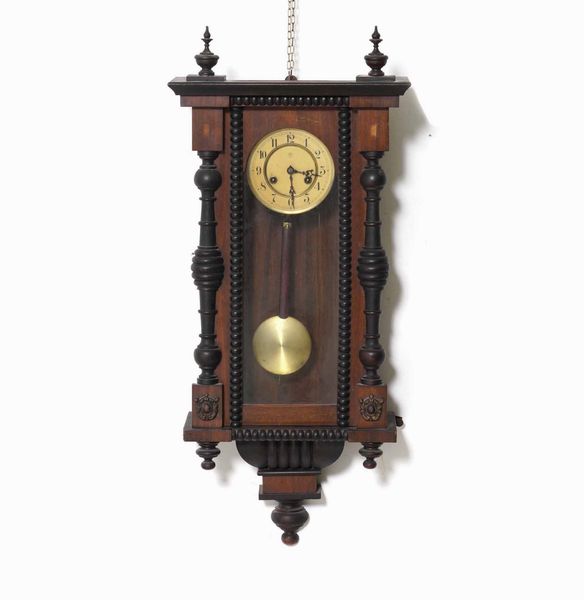 Lotto di due orologi da parete in legno, inizio XX secolo  - Asta Antiquariato Ottobre  - Associazione Nazionale - Case d'Asta italiane