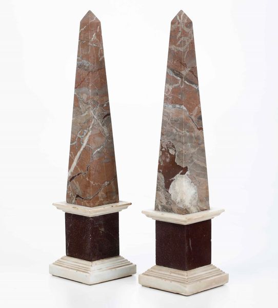 Coppia di obelischi in marmi policromi  - Asta Antiquariato Ottobre  - Associazione Nazionale - Case d'Asta italiane