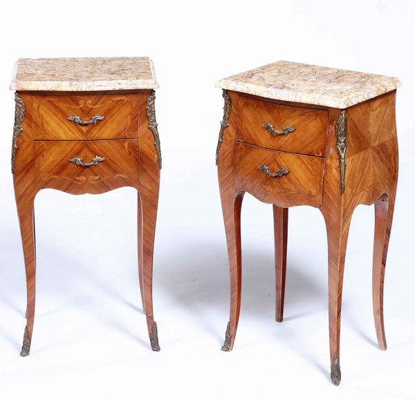 Coppia di comodini a due cassetti lastronati. XIX secolo  - Asta Antiquariato Ottobre  - Associazione Nazionale - Case d'Asta italiane