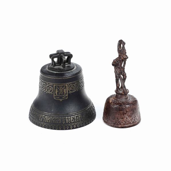 Due antiche campane in bronzo  - Asta Antiquariato Ottobre  - Associazione Nazionale - Case d'Asta italiane