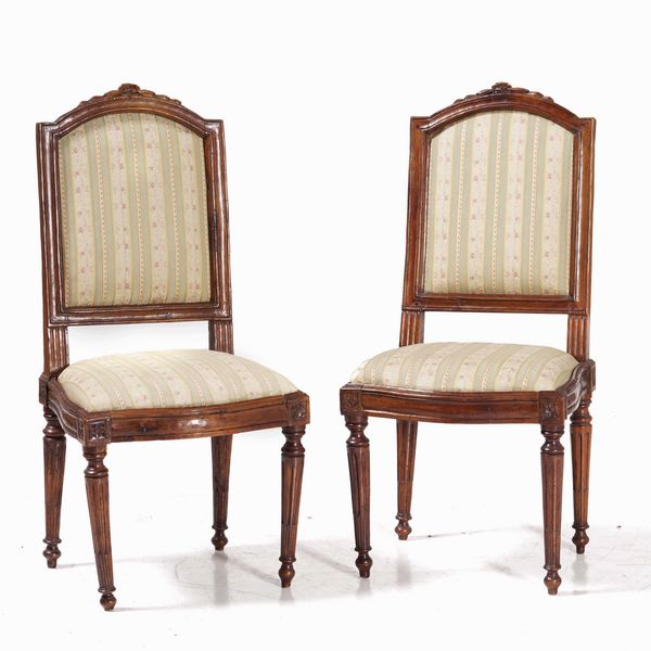 Coppia di sedie in legno intagliato. XIX secolo  - Asta Antiquariato Ottobre  - Associazione Nazionale - Case d'Asta italiane