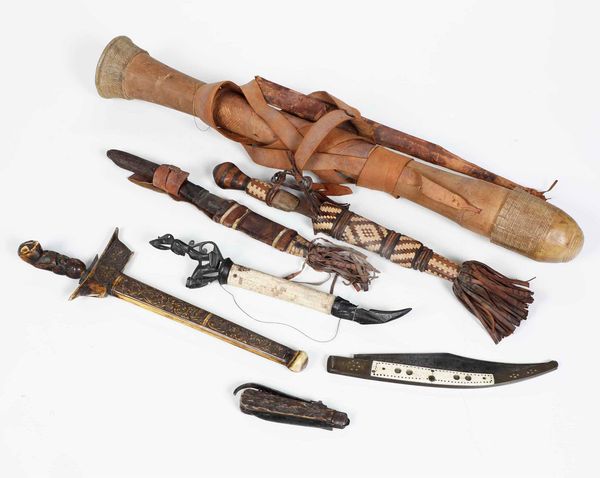 Lotto di pugnali etnici e astuccio portafrecce  - Asta Antiquariato Ottobre  - Associazione Nazionale - Case d'Asta italiane