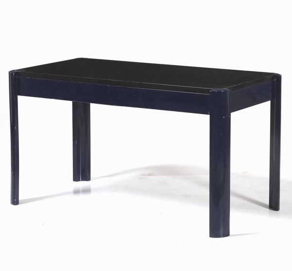 Tavolo scrivania in lacca blu con piano nero, anni '70  - Asta Antiquariato Ottobre  - Associazione Nazionale - Case d'Asta italiane