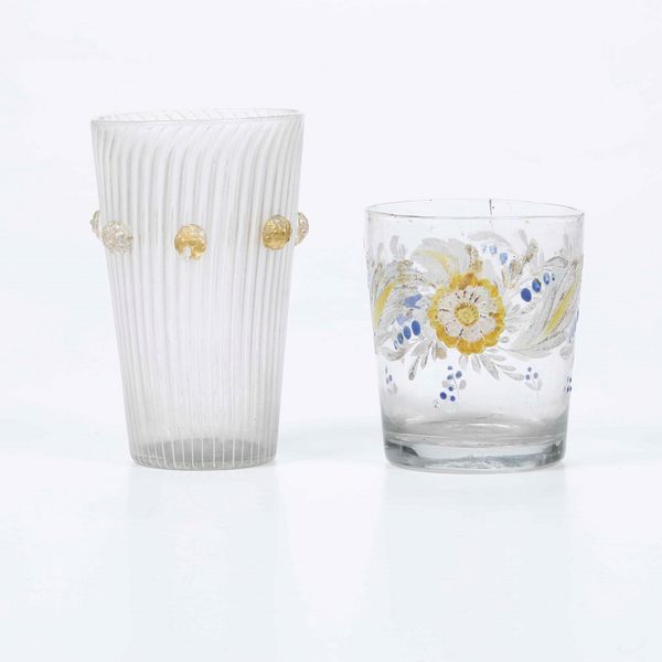 Lotto di un boccale a costolature e applicazioni lumeggiate e un bicchiere dipinto a fantasia floreale  - Asta Antiquariato Ottobre  - Associazione Nazionale - Case d'Asta italiane