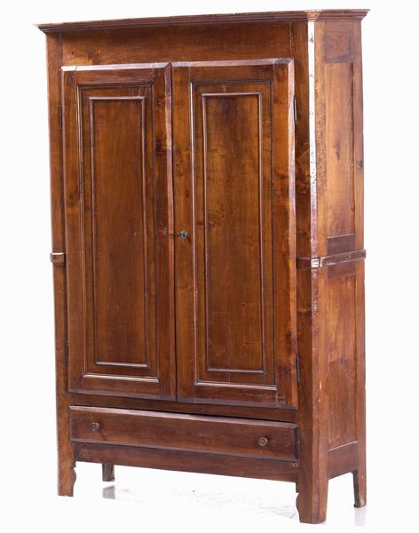 Due armadi diversi in legno a due ante  - Asta Antiquariato Ottobre  - Associazione Nazionale - Case d'Asta italiane