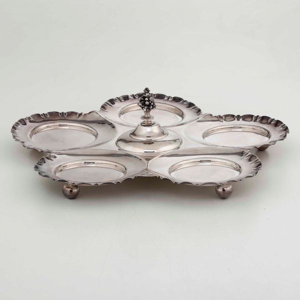 Centrotavola in metallo argentato, XX secolo  - Asta Antiquariato Ottobre  - Associazione Nazionale - Case d'Asta italiane