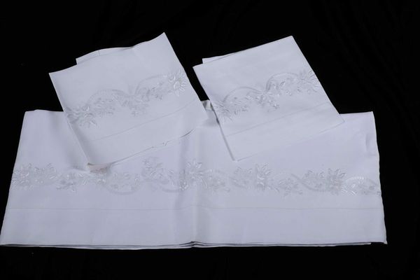 Lenzuolo e due federe  - Asta Antiquariato Ottobre  - Associazione Nazionale - Case d'Asta italiane