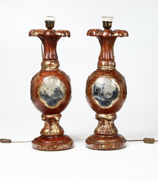 Coppia di lumi in legno intagliato e dipinto, XVIII secolo  - Asta Antiquariato Ottobre  - Associazione Nazionale - Case d'Asta italiane