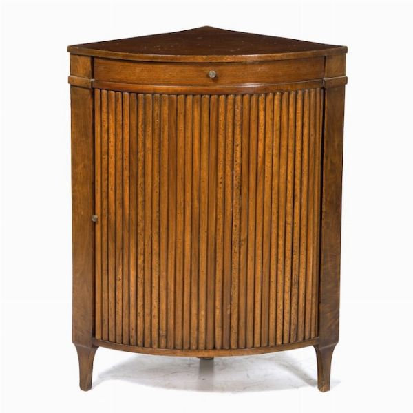 Angoliera in noce con apertura a serranda. XIX secolo  - Asta Antiquariato Ottobre  - Associazione Nazionale - Case d'Asta italiane