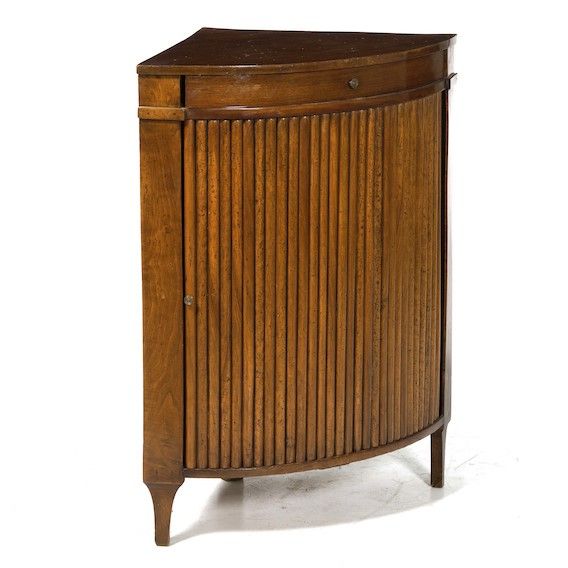 Angoliera in noce con apertura a serranda. XIX secolo  - Asta Antiquariato Ottobre  - Associazione Nazionale - Case d'Asta italiane