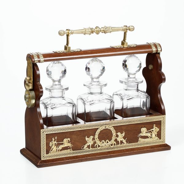 Set di tre bottiglie da liquore in vetro entro custodia in legno con finimenti in bronzo dorato e cesellato. XIX secolo  - Asta Antiquariato Ottobre  - Associazione Nazionale - Case d'Asta italiane