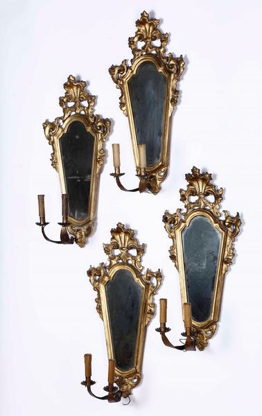 Quattro appliques a due luci in legno intagliato e dorato, XVIII-XIX secolo  - Asta Antiquariato Ottobre  - Associazione Nazionale - Case d'Asta italiane