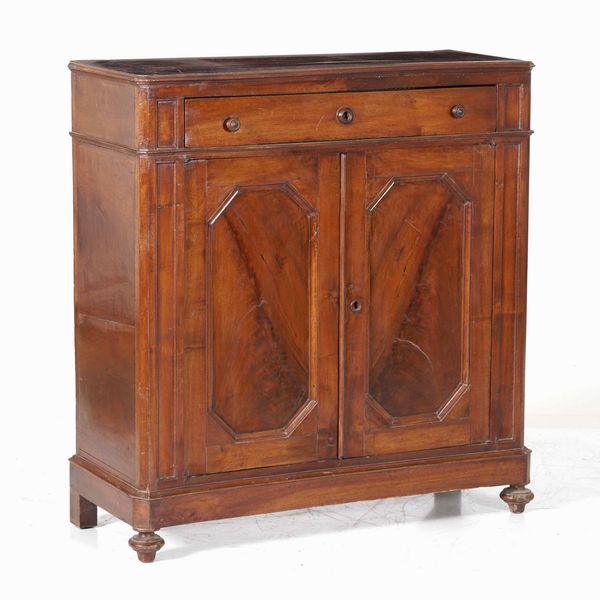 Credenza a due ante pannellate, XIX secolo  - Asta Antiquariato Ottobre  - Associazione Nazionale - Case d'Asta italiane