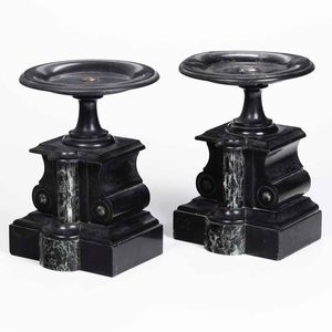 Coppia di alzate in marmo nero del Belgio e verde antico, XIX-XX secolo  - Asta Antiquariato Ottobre  - Associazione Nazionale - Case d'Asta italiane
