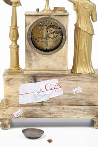 Pendola da tavolo in bronzo dorato al mercurio. Francia, XIX secolo  - Asta Antiquariato Ottobre  - Associazione Nazionale - Case d'Asta italiane