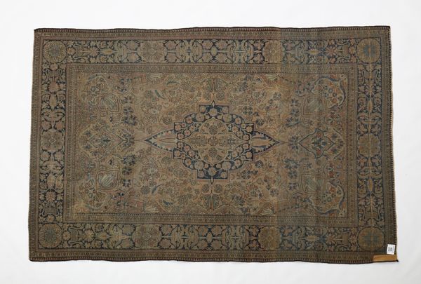 KASHAN : Tappeto Kashan, Persia, campo bruno con decoro floreale  - Asta Asta 379 | ARTE ANTICA E DEL XIX SECOLO - Dipinti antichi e antiquariato  Online - Associazione Nazionale - Case d'Asta italiane