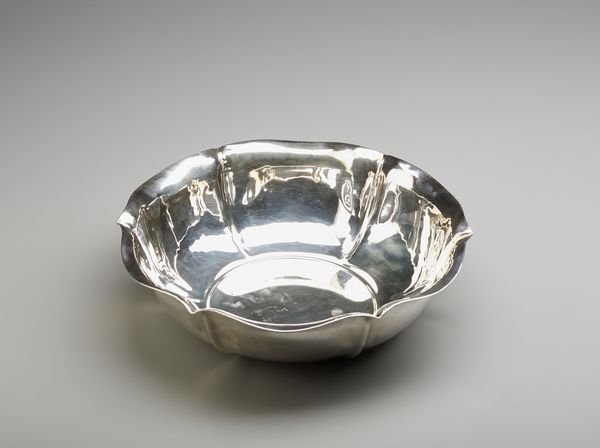 ARGENTIERE ITALIANO DEL XX SECOLO : Piatto fondo di forma polilobata in argento  - Asta Asta 379 | ARTE ANTICA E DEL XIX SECOLO - Dipinti antichi e antiquariato  Online - Associazione Nazionale - Case d'Asta italiane