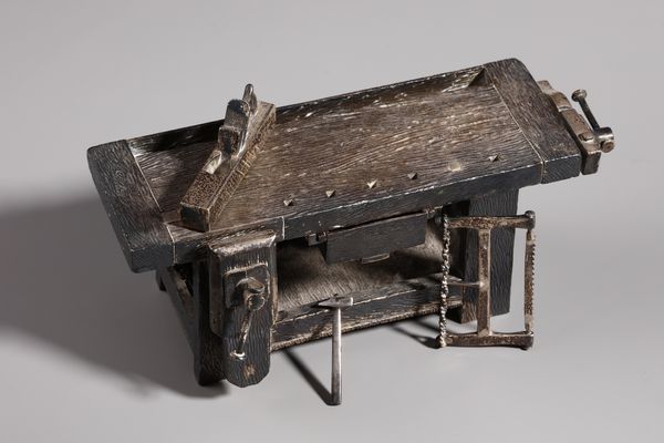 ARGENTIERE ITALIANO DEL XX SECOLO : Gruppo di tre oggetti in argento costituito da tronco d'albero, tavolo da falegname e carretto  - Asta Asta 379 | ARTE ANTICA E DEL XIX SECOLO - Dipinti antichi e antiquariato  Online - Associazione Nazionale - Case d'Asta italiane