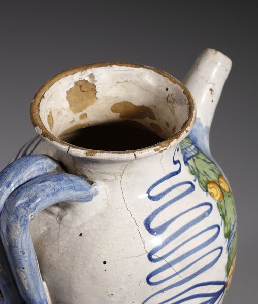 MANIFATTURA DI CASTELDURANTE DELLA SECONDA META' DEL XVI SECOLO : Orciolo in maiolica policroma di forma ovoidale, ansa a nastro e versatoio a tubetto, cartiglio apotecario, giglio e trimonzio entro ghirlanda  - Asta Asta 379 | ARTE ANTICA E DEL XIX SECOLO - Dipinti antichi e antiquariato  Online - Associazione Nazionale - Case d'Asta italiane