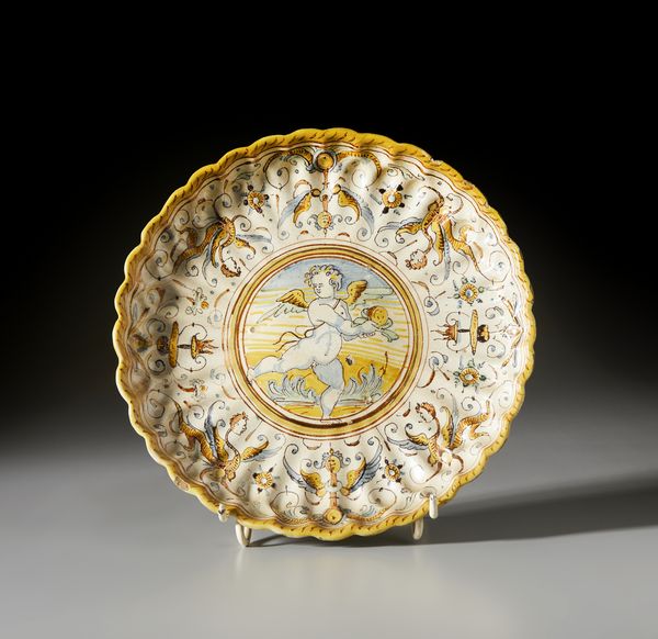 MANIFATTURA DI FAENZA DEL XVI-XVII SECOLO : Crespina in maiolica policroma decorata con putto alato entro medaglione circolare contornato da decori a raffaellesche  - Asta Asta 379 | ARTE ANTICA E DEL XIX SECOLO - Dipinti antichi e antiquariato  Online - Associazione Nazionale - Case d'Asta italiane