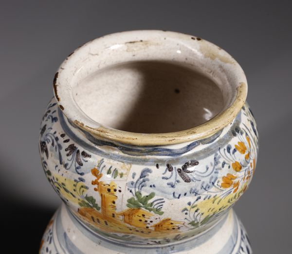 MANIFATTURA EMILIANA O PESARESE DEL XVIII SECOLO : Coppia di albarelli in maiolica policroma di cui uno con coperchio, con decorazioni fitomorfe, a paesi e con figure di volatili lungo il corpo  - Asta Asta 379 | ARTE ANTICA E DEL XIX SECOLO - Dipinti antichi e antiquariato  Online - Associazione Nazionale - Case d'Asta italiane